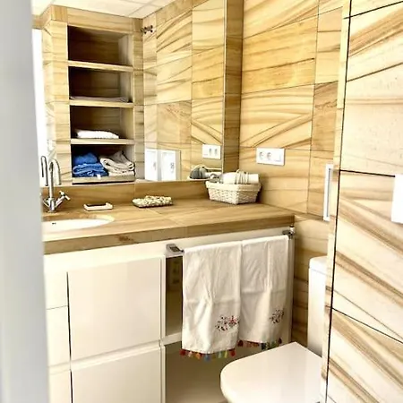 Atico Centrico Con Terraza Privada Y Plaza De Garaje